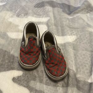 🍄 Baby gray and red checkered slip on vans